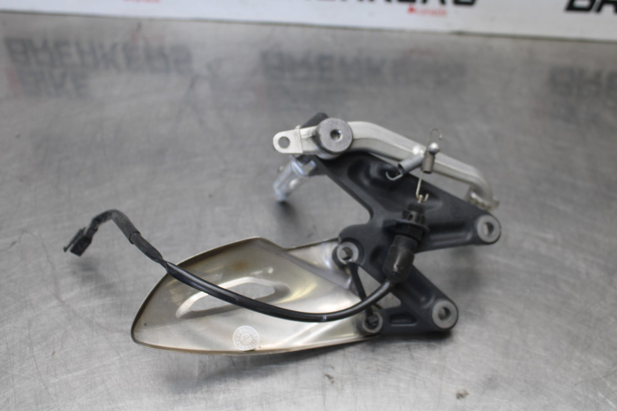 12 TRIUMPH STREET TRIPLE R RIGHT REARSET REAR SET DRIVER FOOT PEG STOP BB914