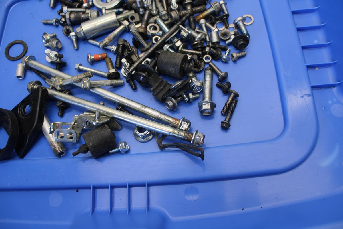 2017 Suzuki SV650 SV650AL7 ABS ENGINE LEFTOVER BOLTS HARDWARE MOTOR SCREWS BB512