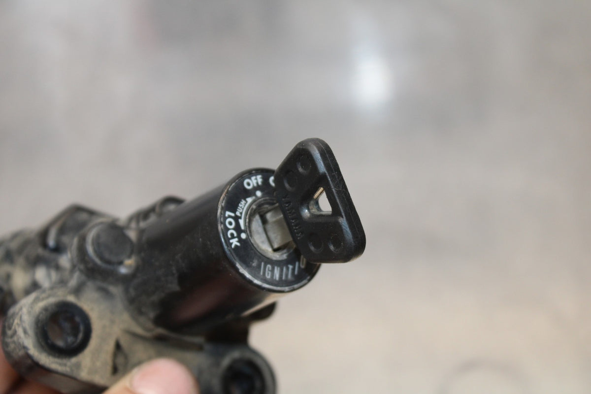 09 YAMAHA V STAR 950 IGNITION LOCK KEY SET W/ GAS CAP AND SEAT LOCK BB172