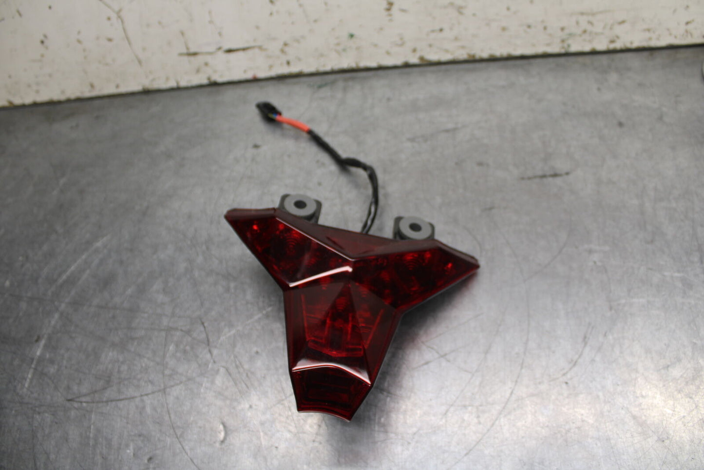 18-23 KAWASAKI NINJA 400 EX400 ABS REAR TAIL TAILLIGHT BACK BRAKE LIGHT BB747