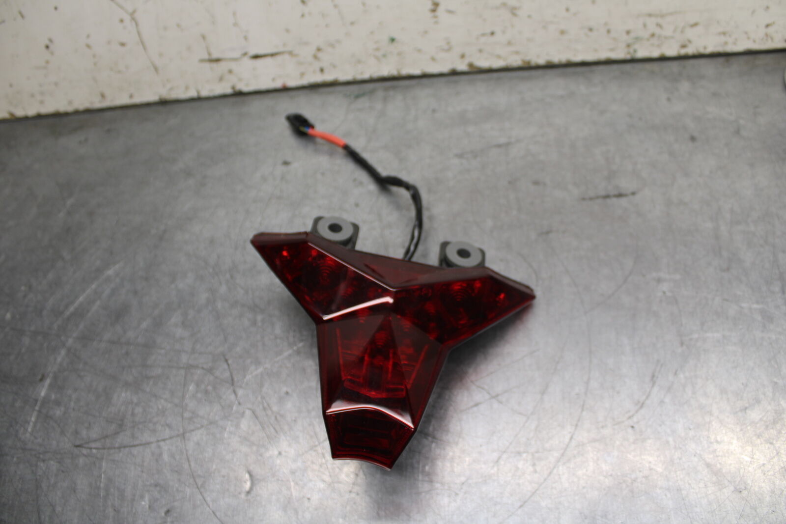 18-23 KAWASAKI NINJA 400 EX400 ABS REAR TAIL TAILLIGHT BACK BRAKE LIGHT BB747