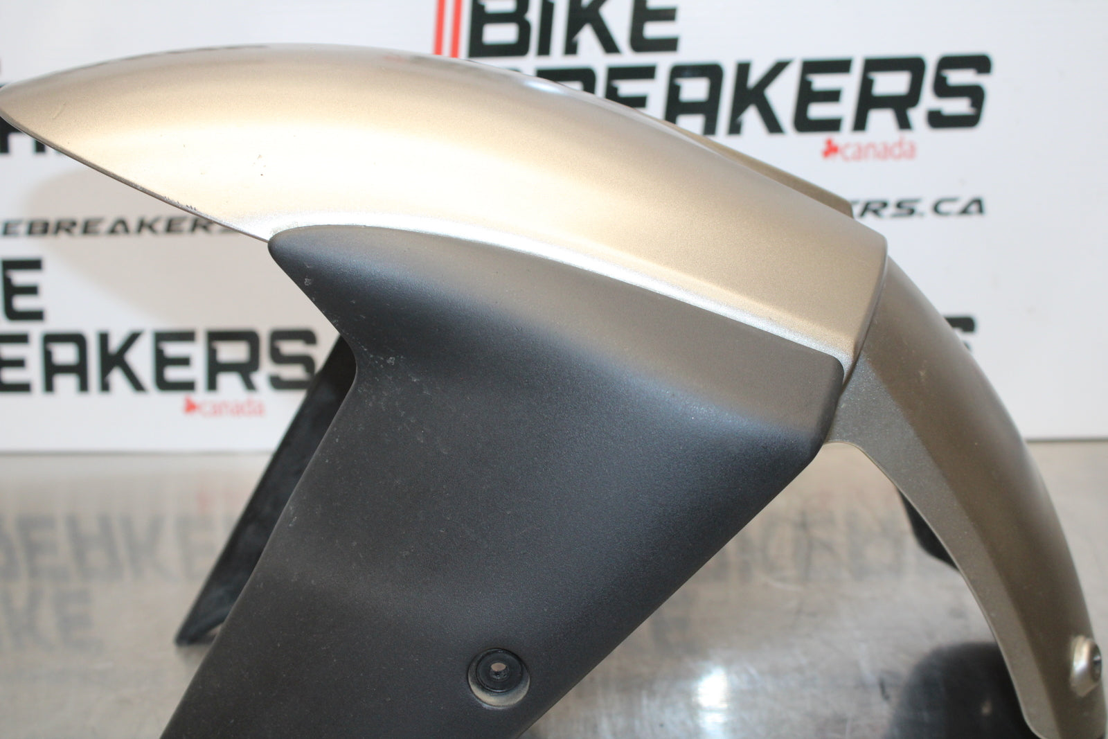 04-05 KAWASAKI NINJA ZX10R FRONT WHEEL FENDER COWL FAIRING BB163