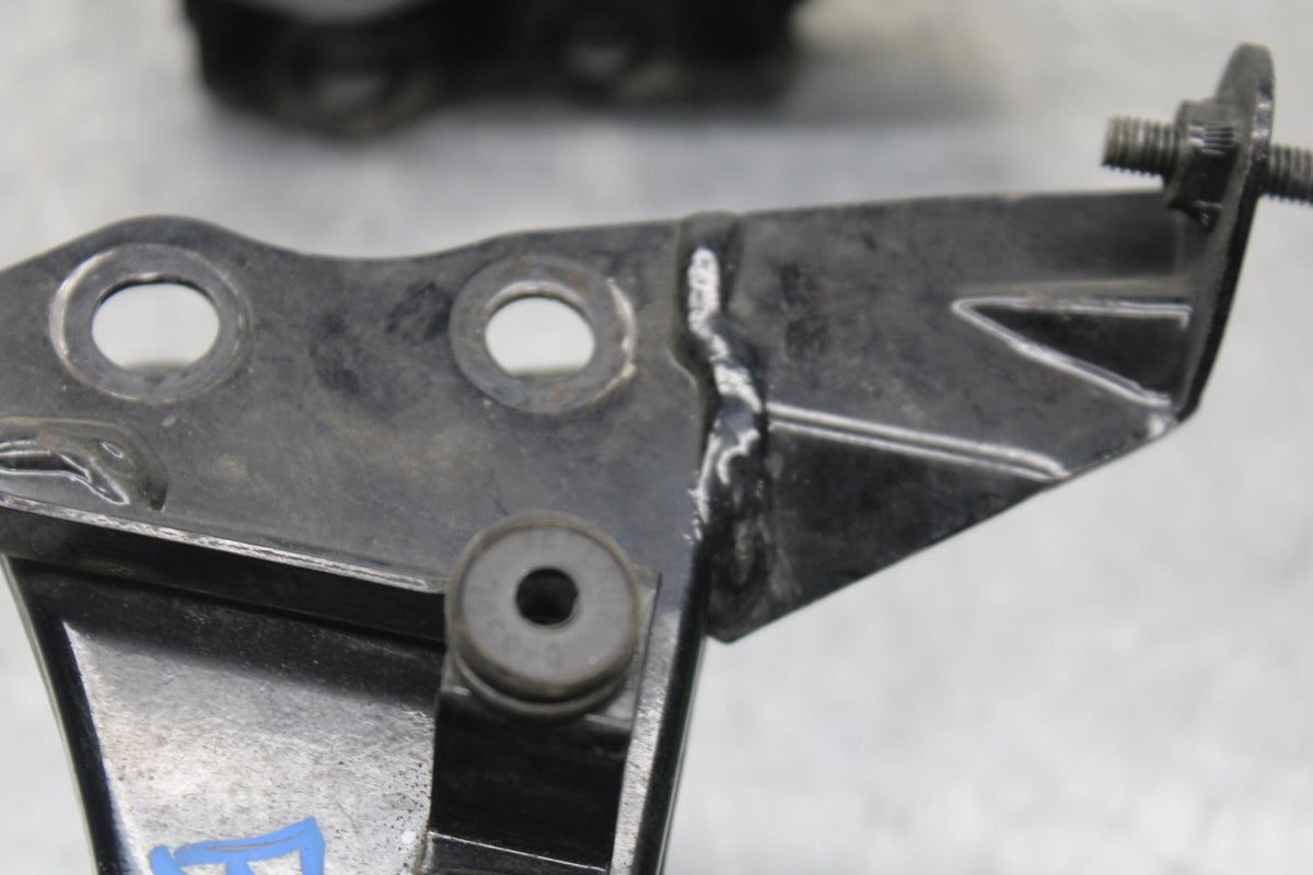 2009 Kawasaki Ninja 250R EX250J ENGINE MOUNT MOTOR BRACKET BB87