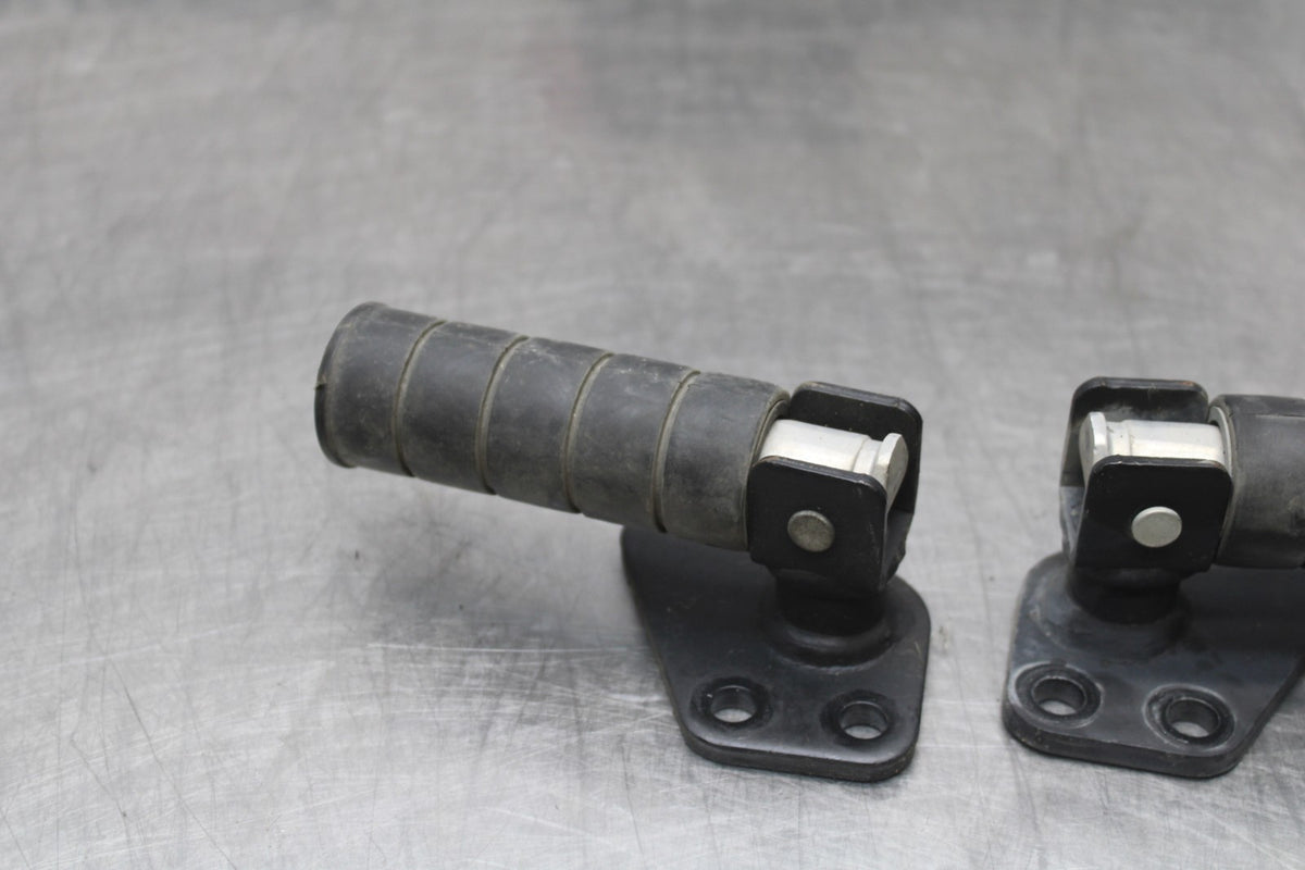 08 YAMAHA V STAR 1100 XVS1100AW CLASSIC REAR PASSENGER FOOT STEP PEG SET BB916