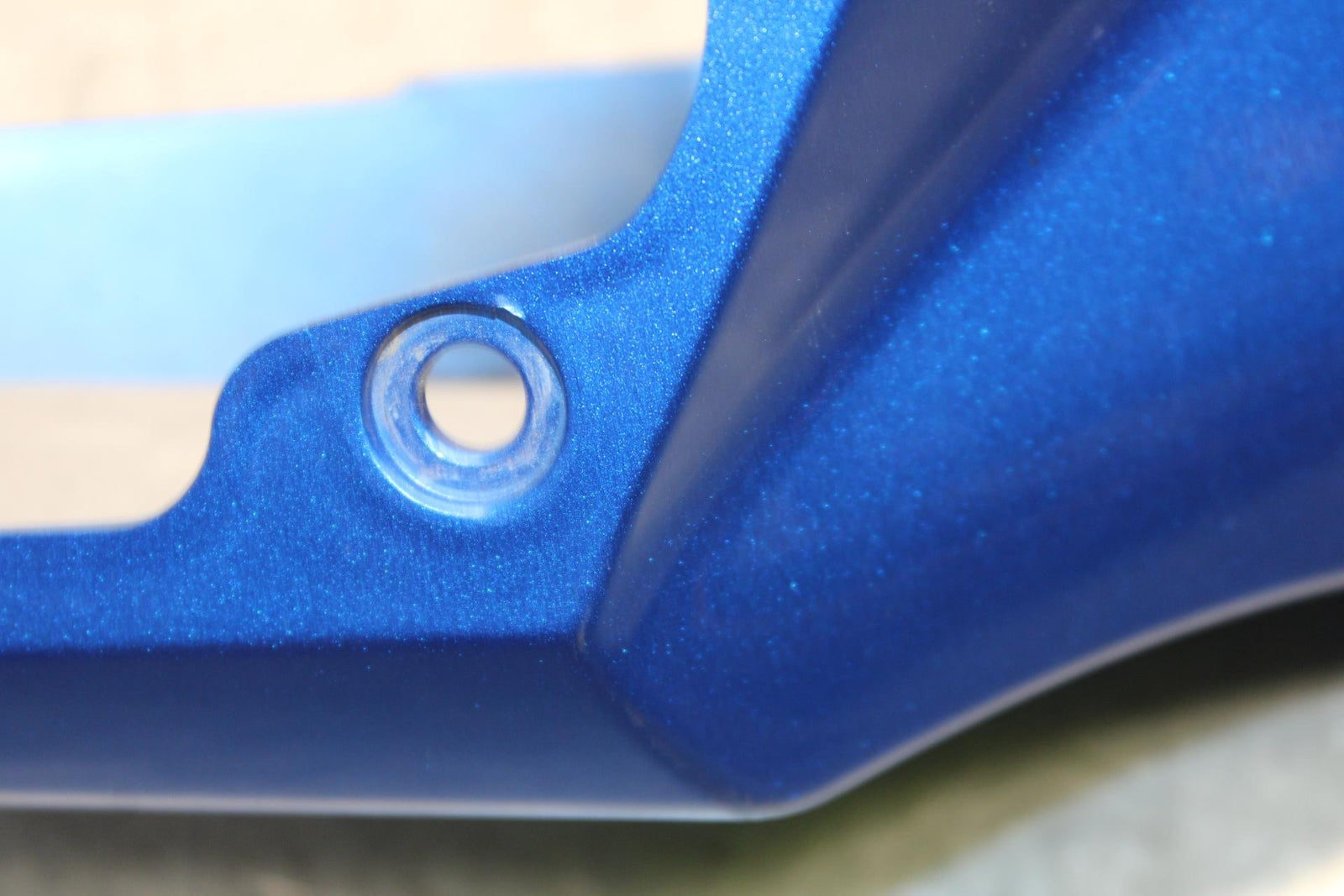 20 SUZUKI GSXR 1000 RIGHT REAR BACK TAIL FAIRING COWL SHROUD BB597