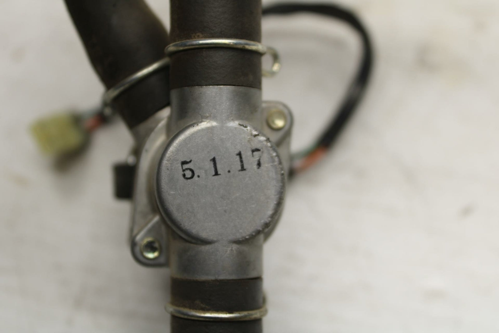 04-05 HONDA CBR1000RR AIR VALVE SOLENOID TOP ENGINE SWITCH SENSOR BB285