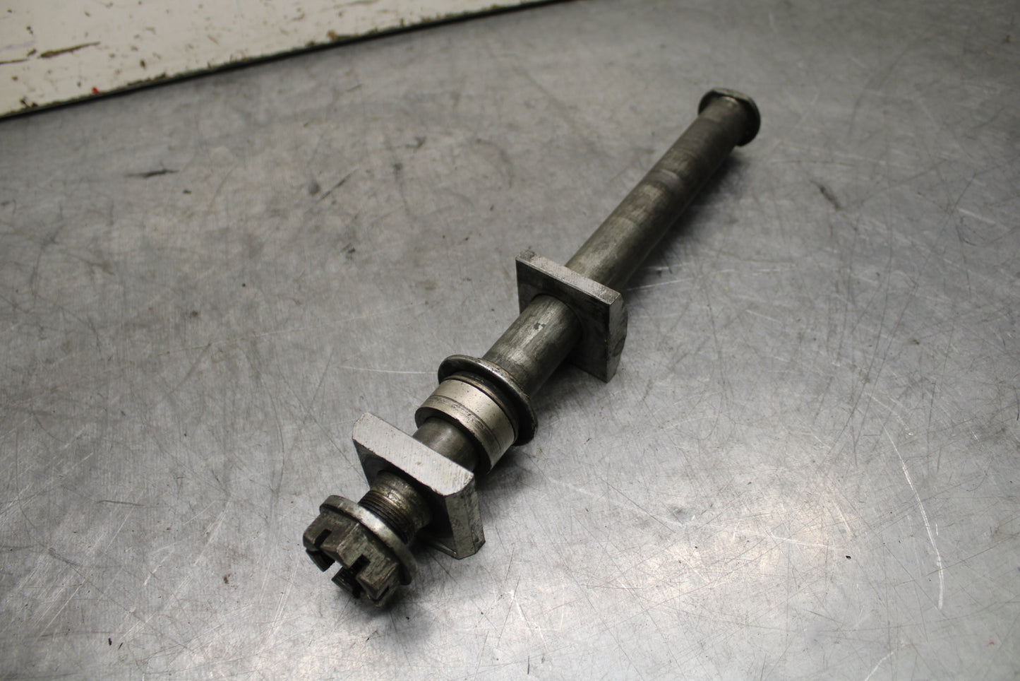 01-03 SUZUKI GSXR600 REAR AXLE BACK WHEEL RIM PIVOT BOLT AXEL BB336