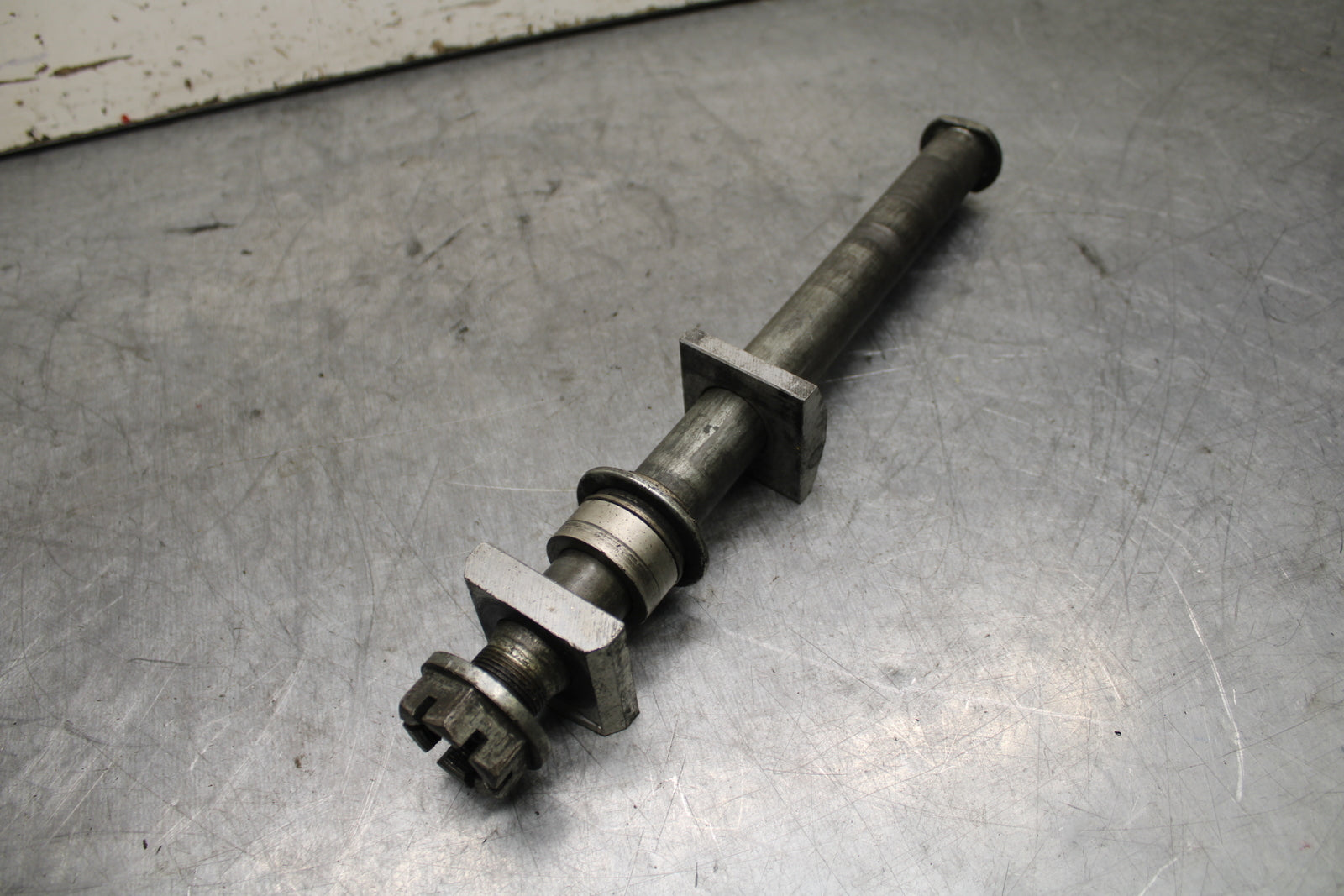01-03 SUZUKI GSXR600 REAR AXLE BACK WHEEL RIM PIVOT BOLT AXEL BB336