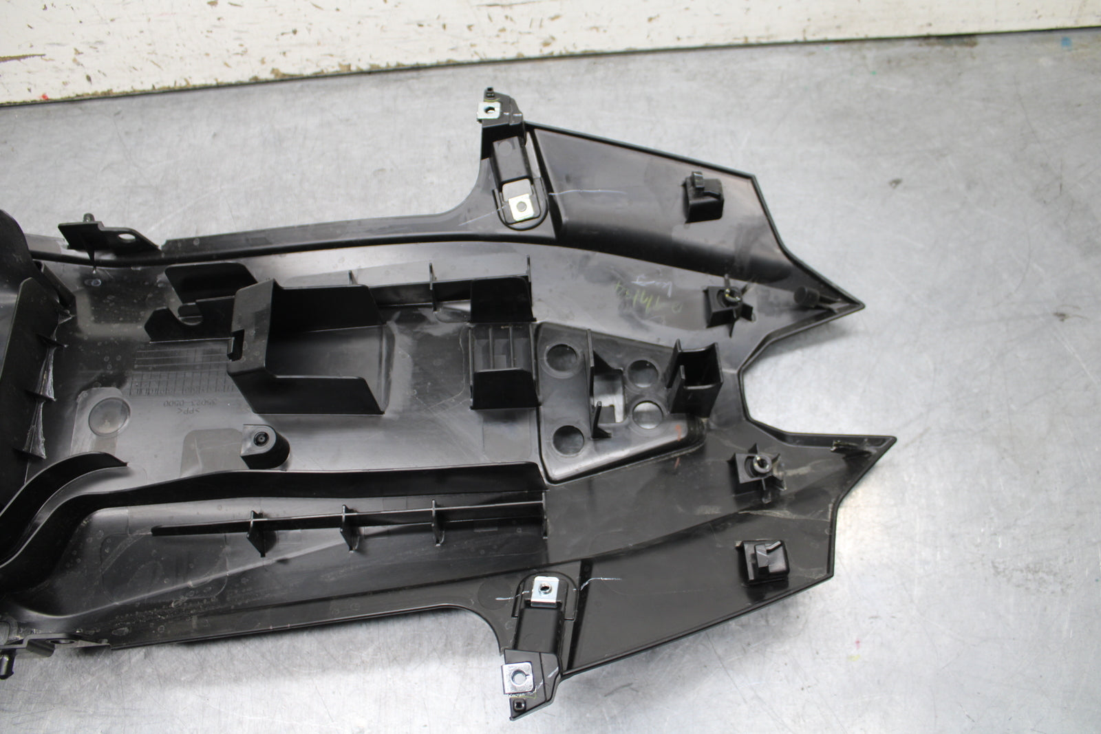 24 KAWASAKI NINJA 500 ABS REAR BACK TAIL UNDERTAIL FAIRING COWL FENDER BB730