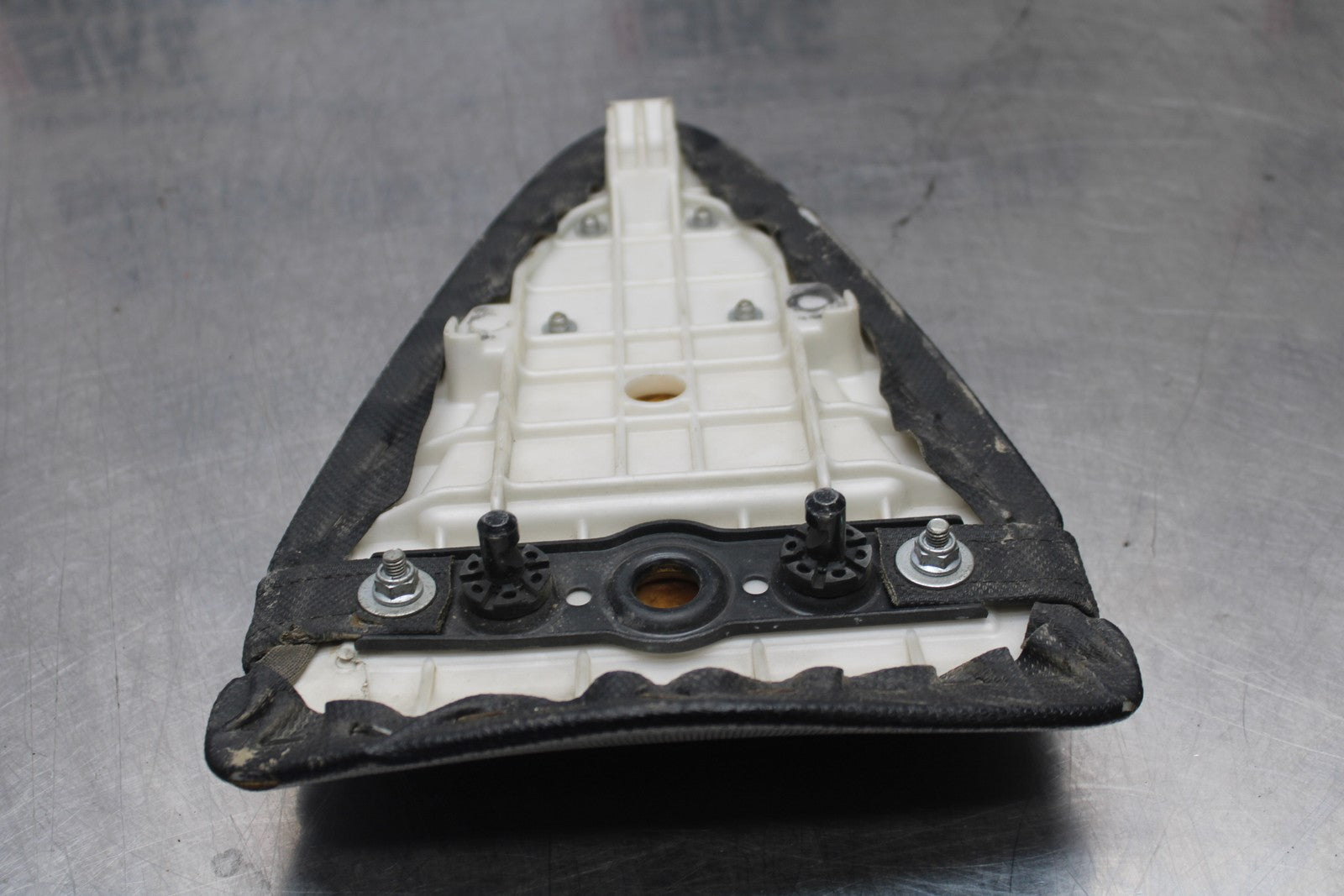 07-08 KAWASAKI NINJA ZX6R REAR BACK PASSENGER TANDEM SEAT PAD SADDLE  BB203