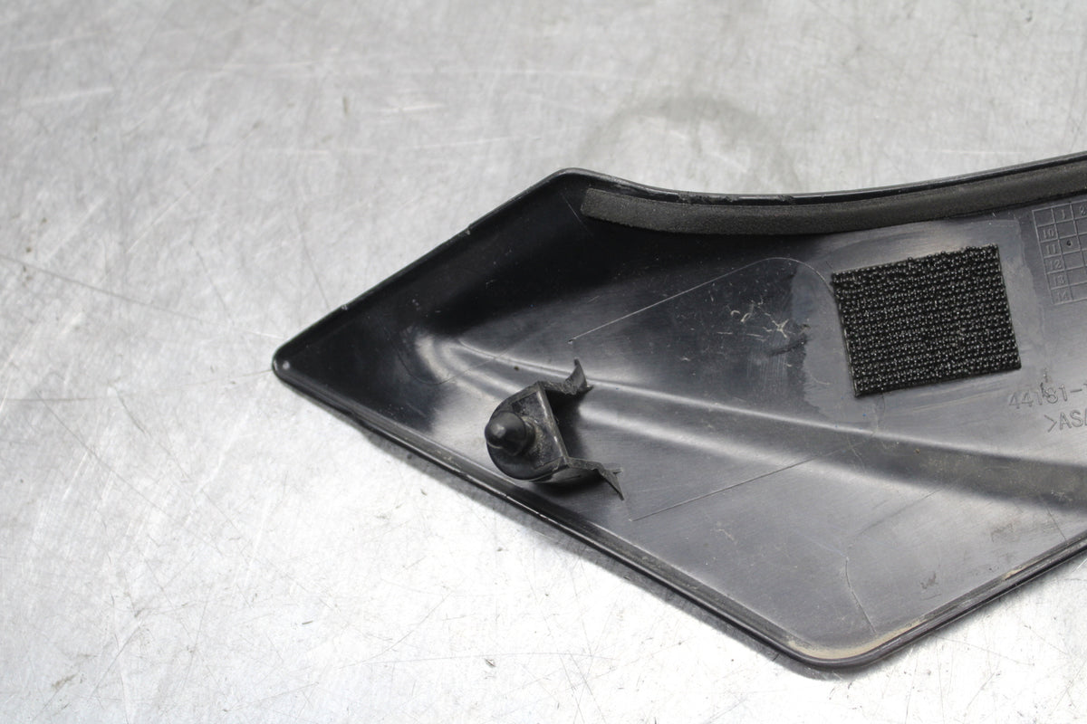 11-24 SUZUKI GSXR750 LEFT GAS TANK FUEL PANEL COVER TRIM COWL  44180-14J00 BB714