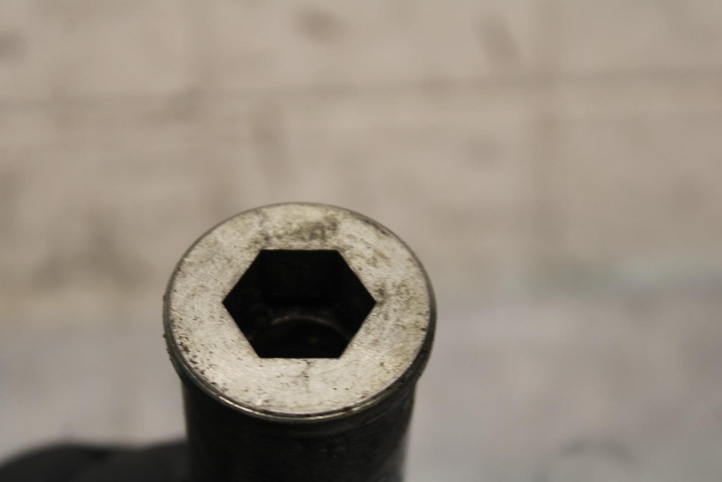 2000 Kawasaki Ninja ZX9R ZX900F FRONT WHEEL RIM AXLE PIVOT BOLT 41068-1404 BB70