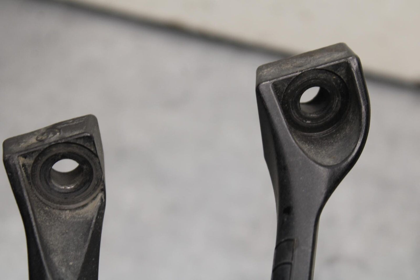 2011 Suzuki GSXR1000 REAR FOOT RESTS PEGS STEPS SET PAIR BB96