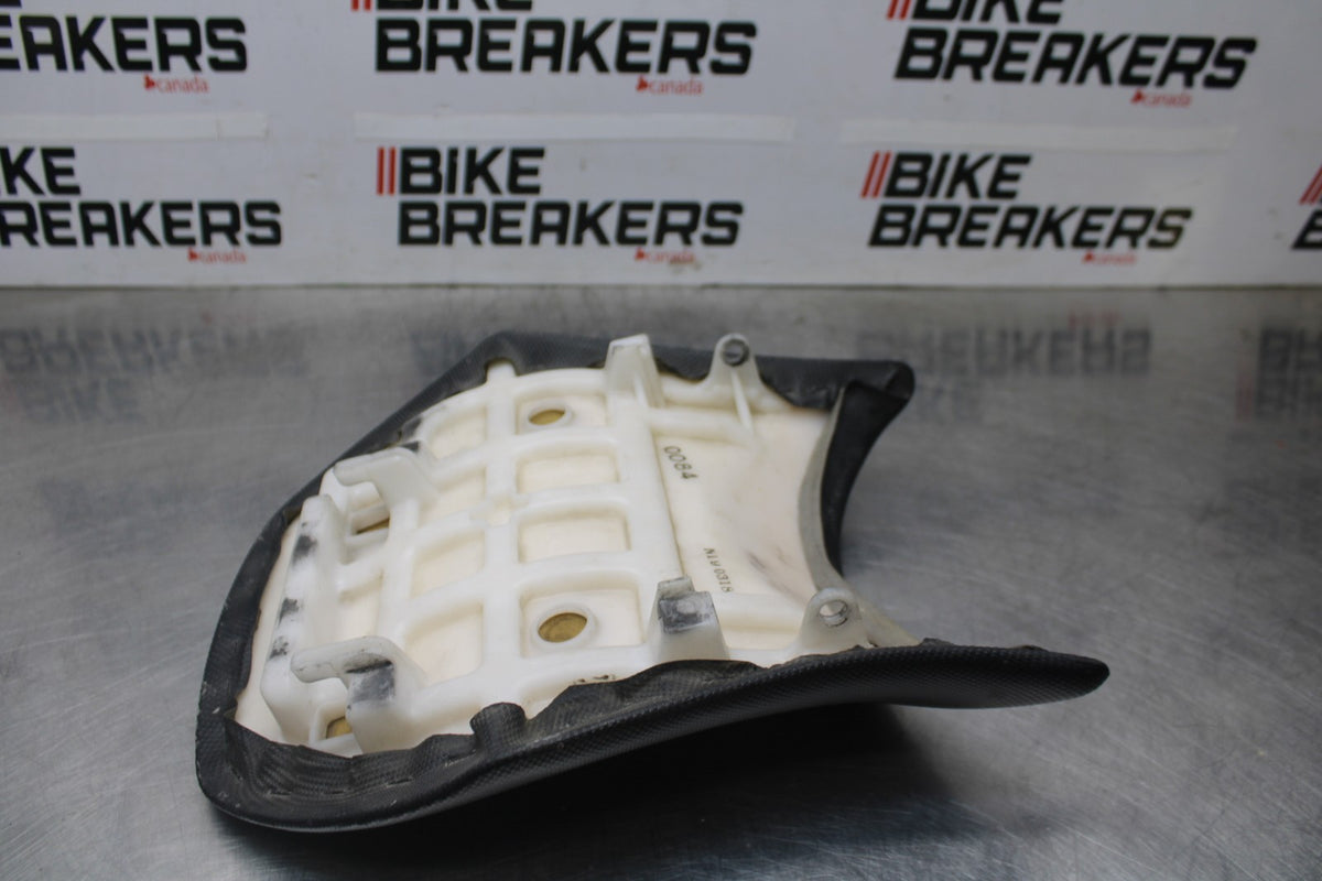 05-06 KAWASAKI NINJA ZX6R FRONT DRIVERS SEAT PAD SADDLE PILLION BB877