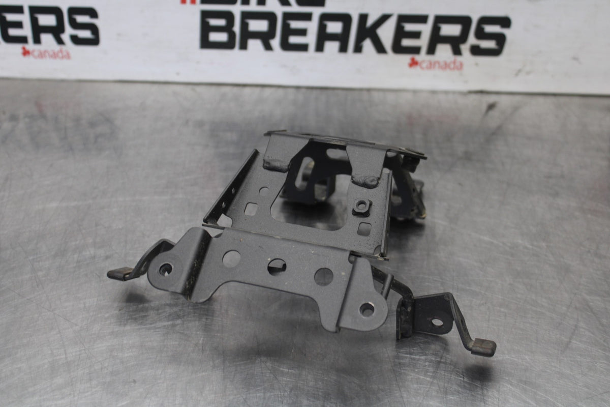 25 KAWASAKI Z900 UPPER FAIRING GAUGES STAY BRACKET BB928
