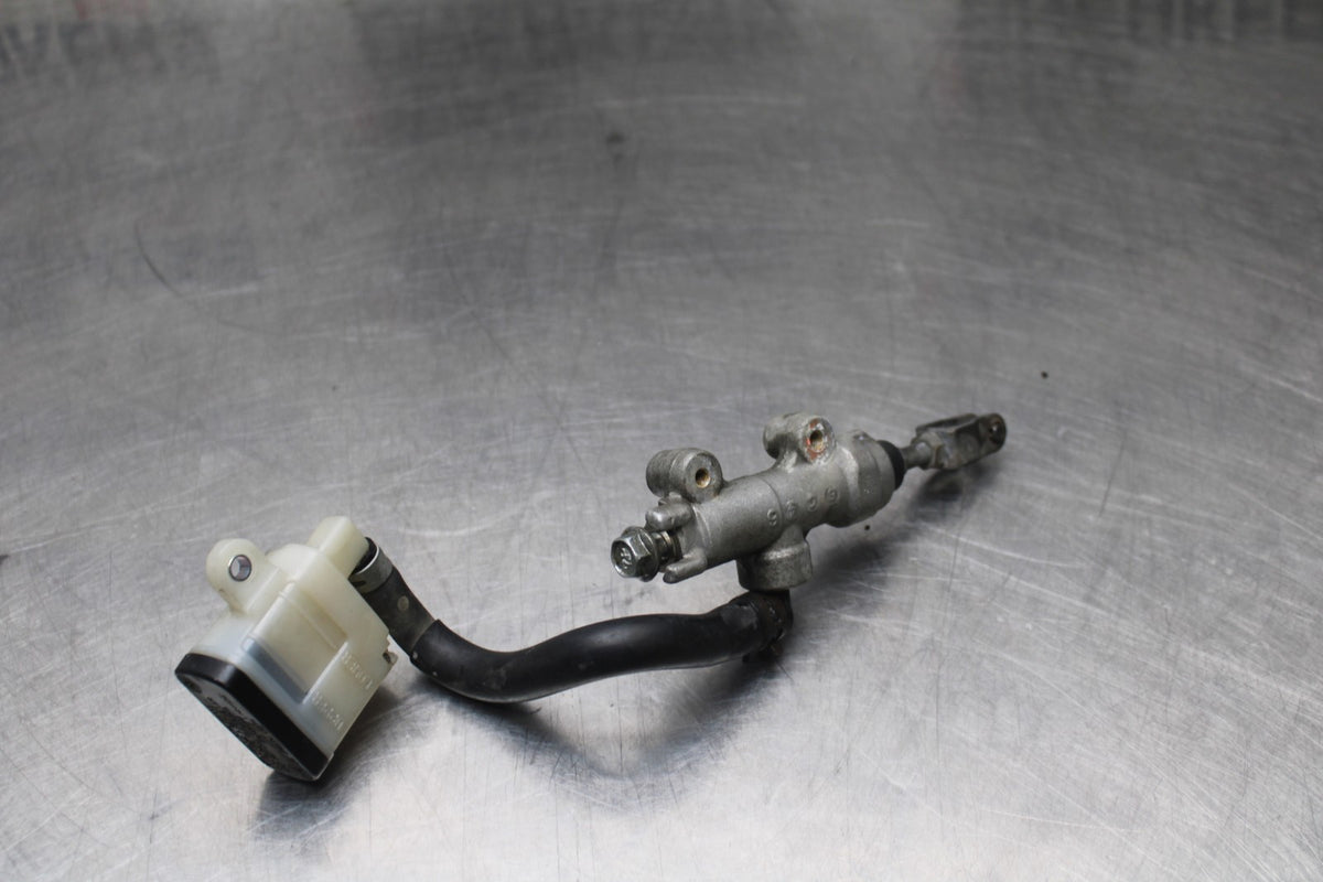 06-07 SUZUKI GSXR750 REAR BACK BRAKE MASTER CYLINDER W RESERVOIR BB811