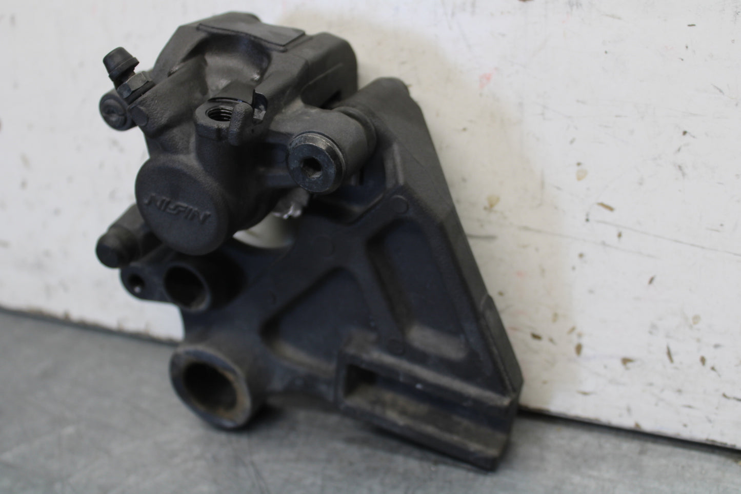 16 KAWASAKI NINJA ZX10R REAR BRAKE CALIPER W MOUNT BRACKET 43080-0097-DJ BB650