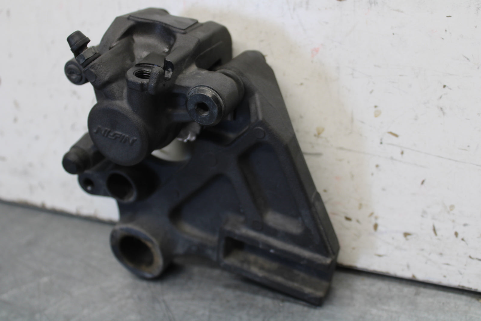 16 KAWASAKI NINJA ZX10R REAR BRAKE CALIPER W MOUNT BRACKET 43080-0097-DJ BB650