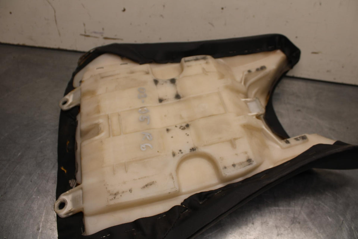 03-05 YAMAHA YZF R6  FRONT DRIVERS SEAT PAD SADDLE PILLION BB622