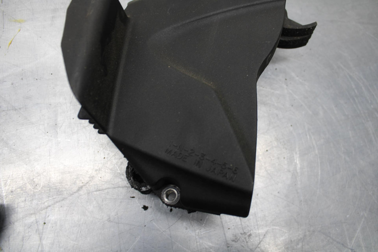 09-14 YAMAHA YZF R1 ENGINE SPROCKET COVER 14B-15377-00-00 14B-15418-00-00 BB471