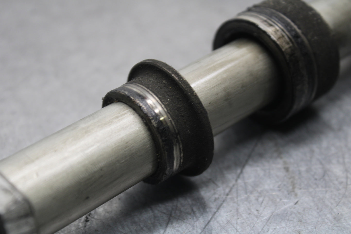 09-12 KAWASAKI NINJA ZX6R REAR AXLE BACK WHEEL RIM BOLT AXEL 41068-0035  BB698