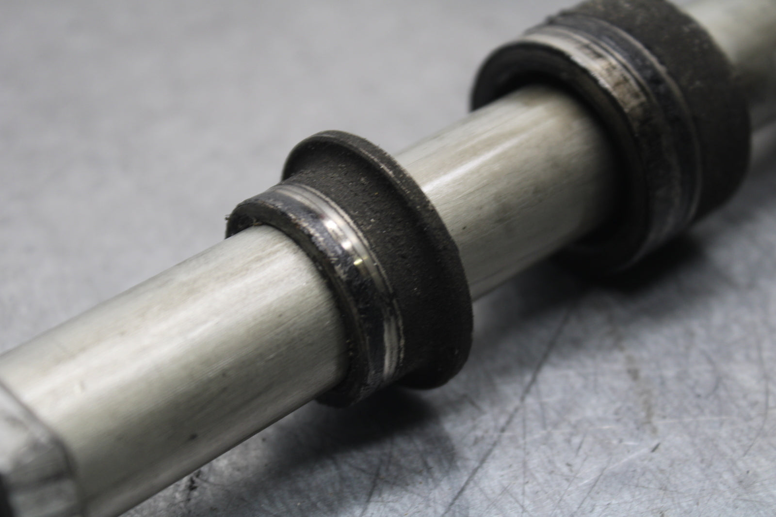 09-12 KAWASAKI NINJA ZX6R REAR AXLE BACK WHEEL RIM BOLT AXEL 41068-0035  BB698