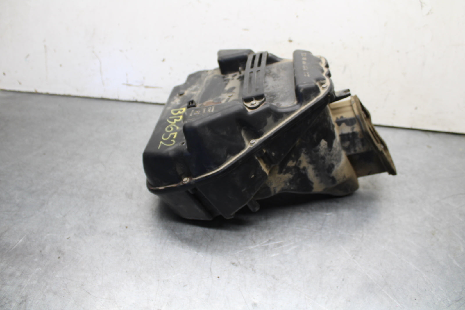 09-11 TRIUMPH DAYTONA 675 AIRBOX AIR INTAKE FILTER BOX BB652