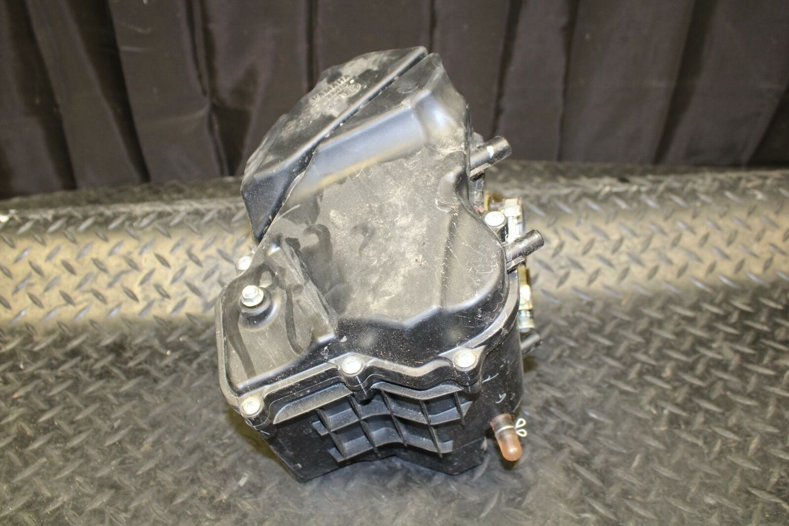 19 YAMAHA YZF R3 AIRBOX AIR INTAKE FILTER BOX BB177
