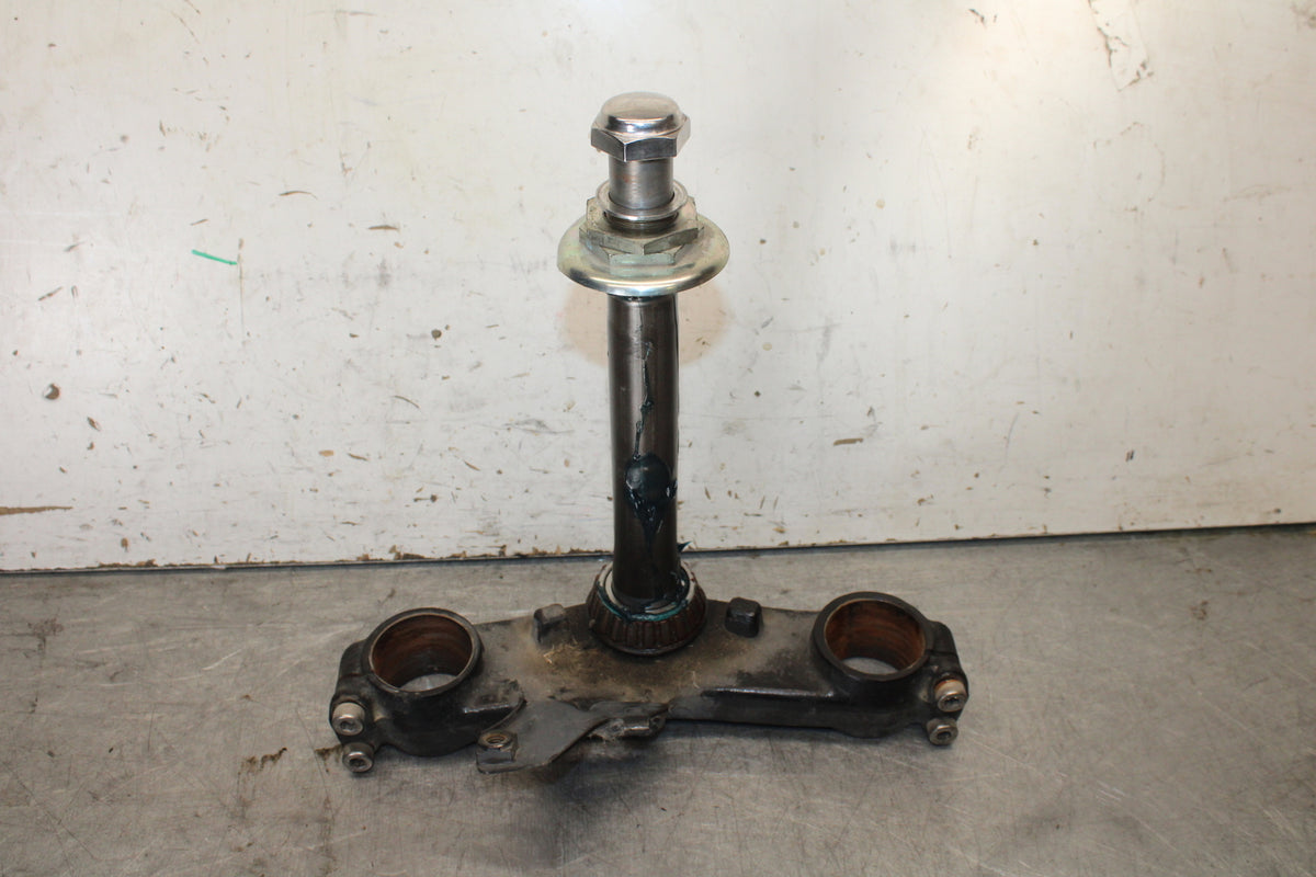 01-06 TRIUMPH TIGER 955I FRONT FORKS CLAMP LOWER TRIPLE TREE STEM BB693