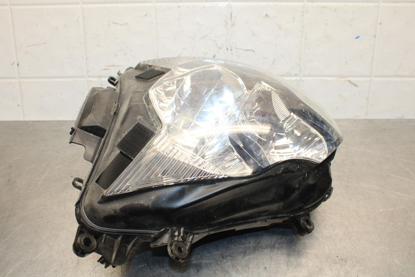 2015 Suzuki GSXR750 FRONT HEADLIGHT HEAD LIGHT LAMP BB595