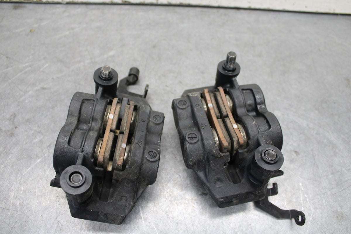 22-24 YAMAHA XSR900 RIGHT LEFT FRONT BRAKE CALIPER SET PAIR CALIPERS BB683