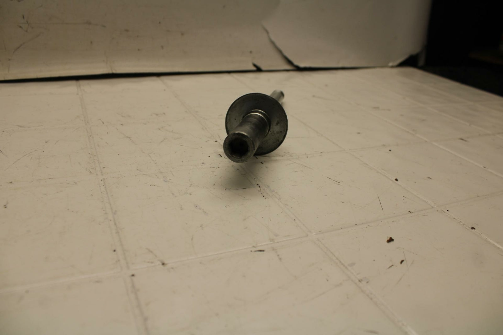 04-05 SUZUKI KATANA 600 FRONT WHEEL RIM AXLE PIVOT BOLT BB09