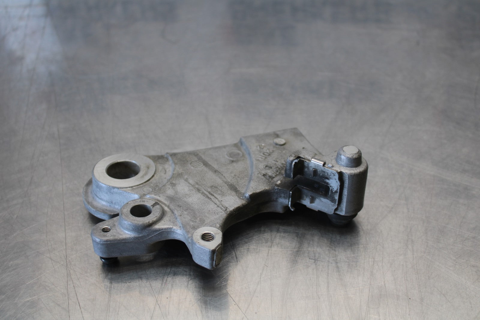 22-25 YAMAHA YZF R7 REAR BRAKE CALIPER HANGER BACK MOUNTING BRACKET BB176