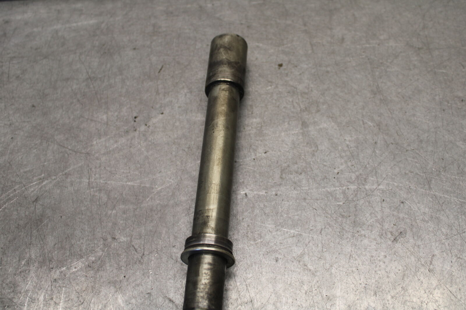 05-06 SUZUKI GSXR1000 FRONT WHEEL RIM AXLE PIVOT BOLT 54711-41G00 BB663