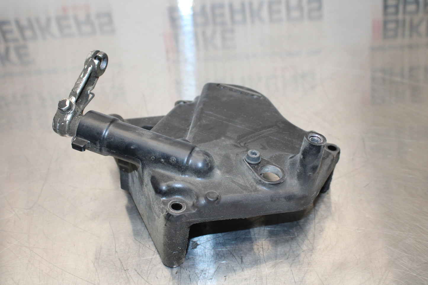 11 SUZUKI GSXR1000 ENGINE SPROCKET COVER BB142