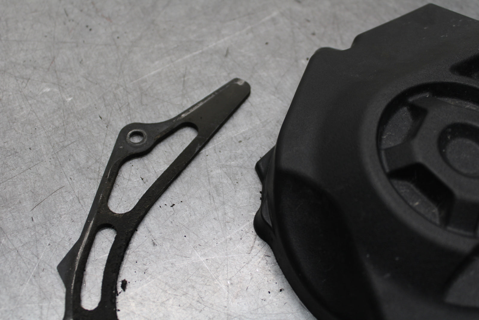 16 KAWASAKI NINJA ZX10R ENGINE SPROCKET COVER BB650