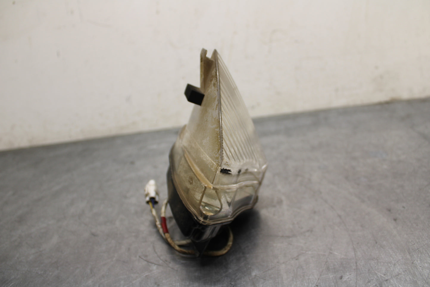 04-05 YAMAHA YZF R1 REAR TAIL TAILLIGHT BACK BRAKE LIGHT BB131