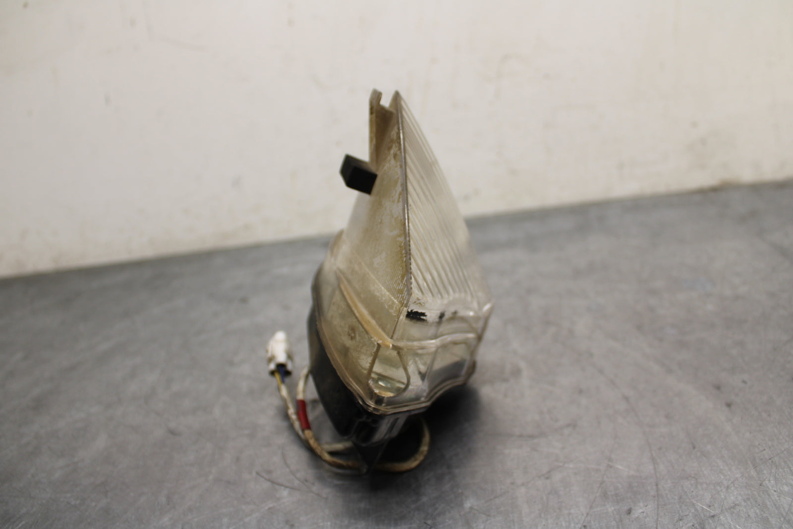 04-05 YAMAHA YZF R1 REAR TAIL TAILLIGHT BACK BRAKE LIGHT BB131