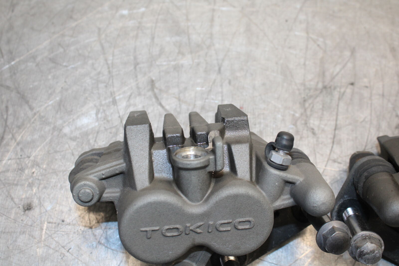 12-17 KAWASAKI ER-6N Z650 RIGHT LEFT FRONT BRAKE CALIPER SET PAIR CALIPERS BB709