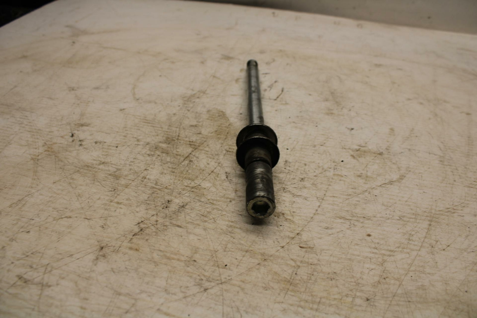 05-09 SUZUKI BOULEVARD C90 FRONT WHEEL RIM AXLE PIVOT BOLT BB357