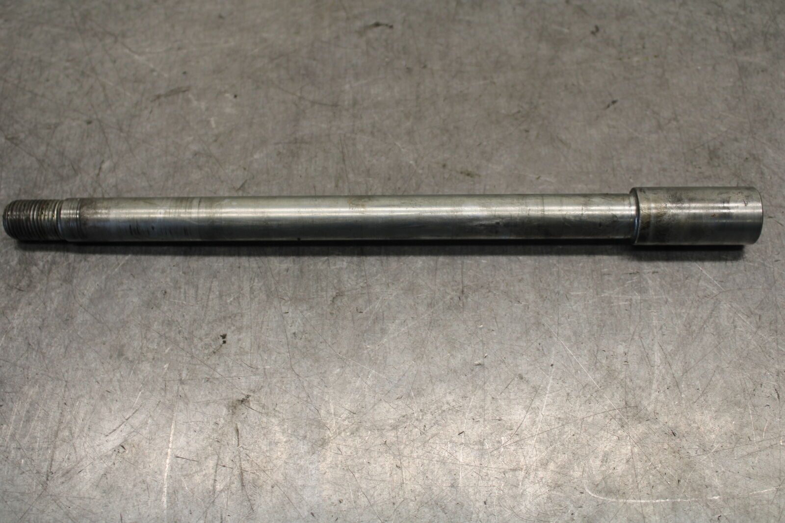 05-06 SUZUKI BOULEVARD M50 FRONT WHEEL RIM AXLE PIVOT BOLT BB671