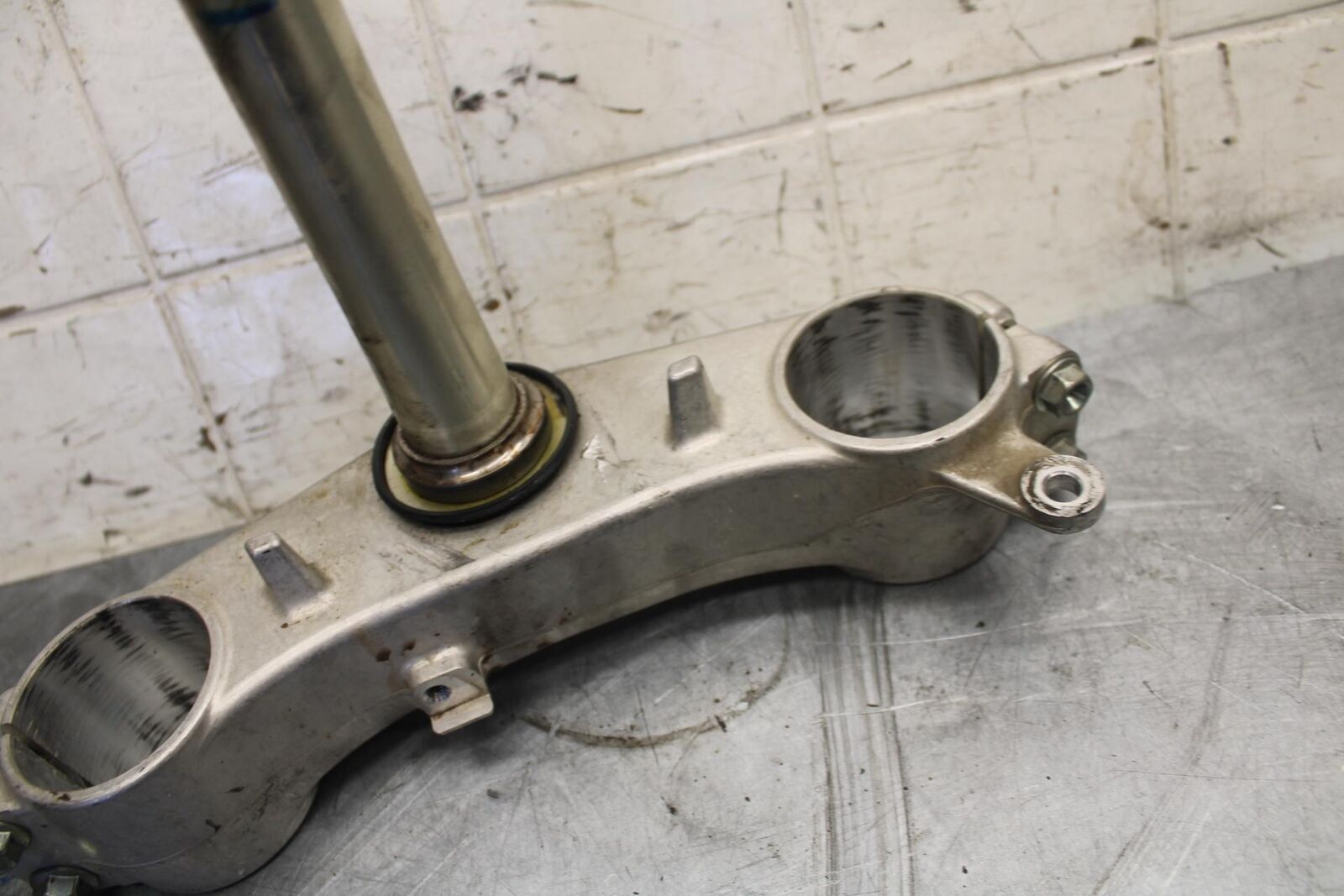 2009 Suzuki GSXR750  FORKS CLAMP LOWER TRIPLE TREE STEM 51410-01H10 BB508