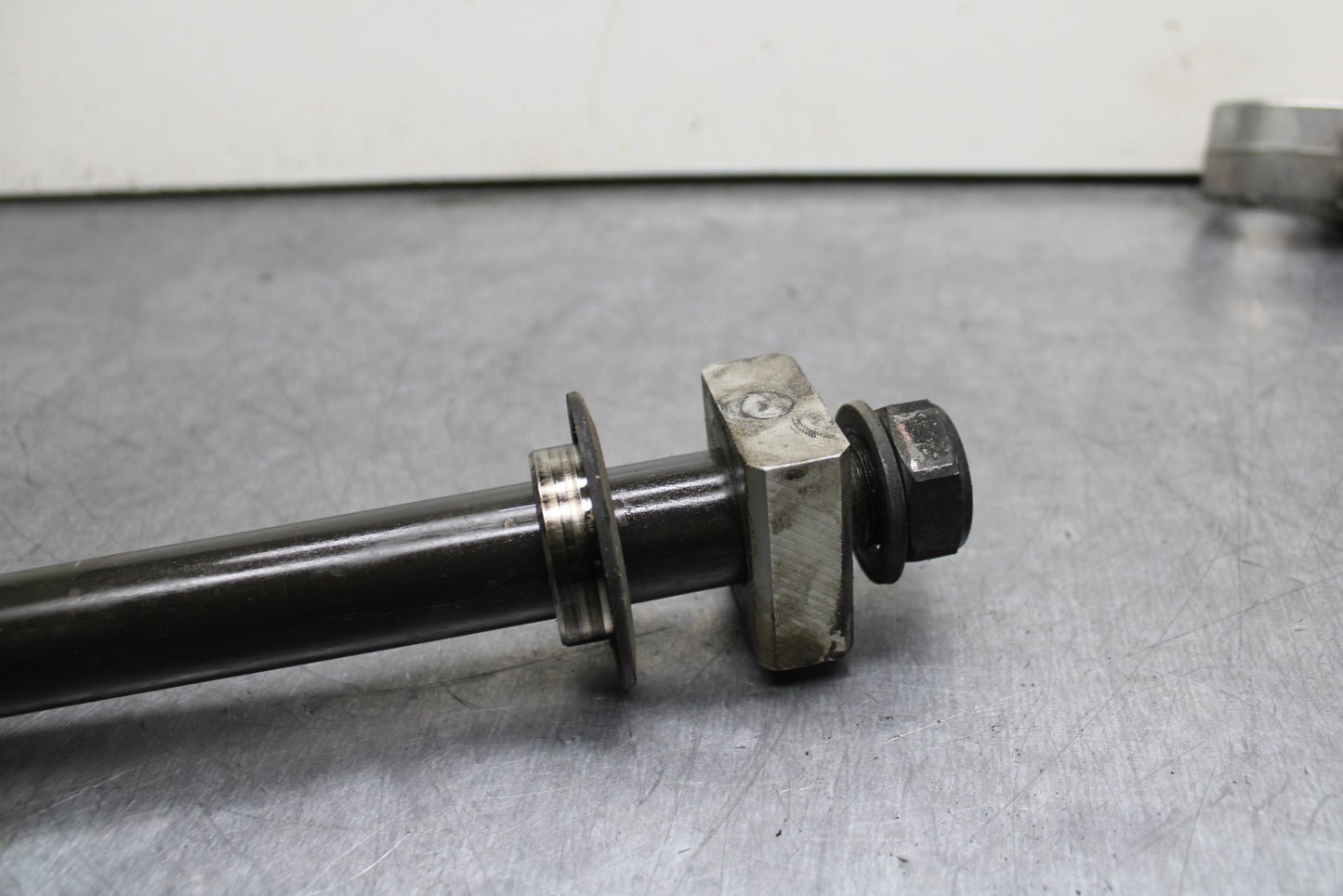 03-05 YAMAHA YZF R6  REAR AXLE BACK WHEEL RIM PIVOT BOLT AXEL BB751
