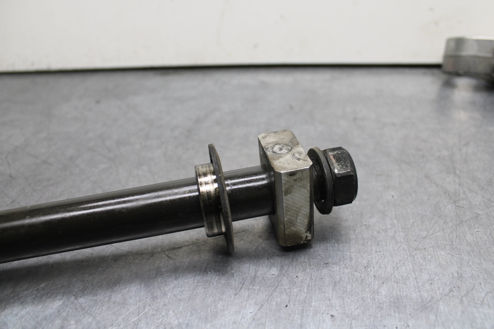 03-05 YAMAHA YZF R6  REAR AXLE BACK WHEEL RIM PIVOT BOLT AXEL BB751
