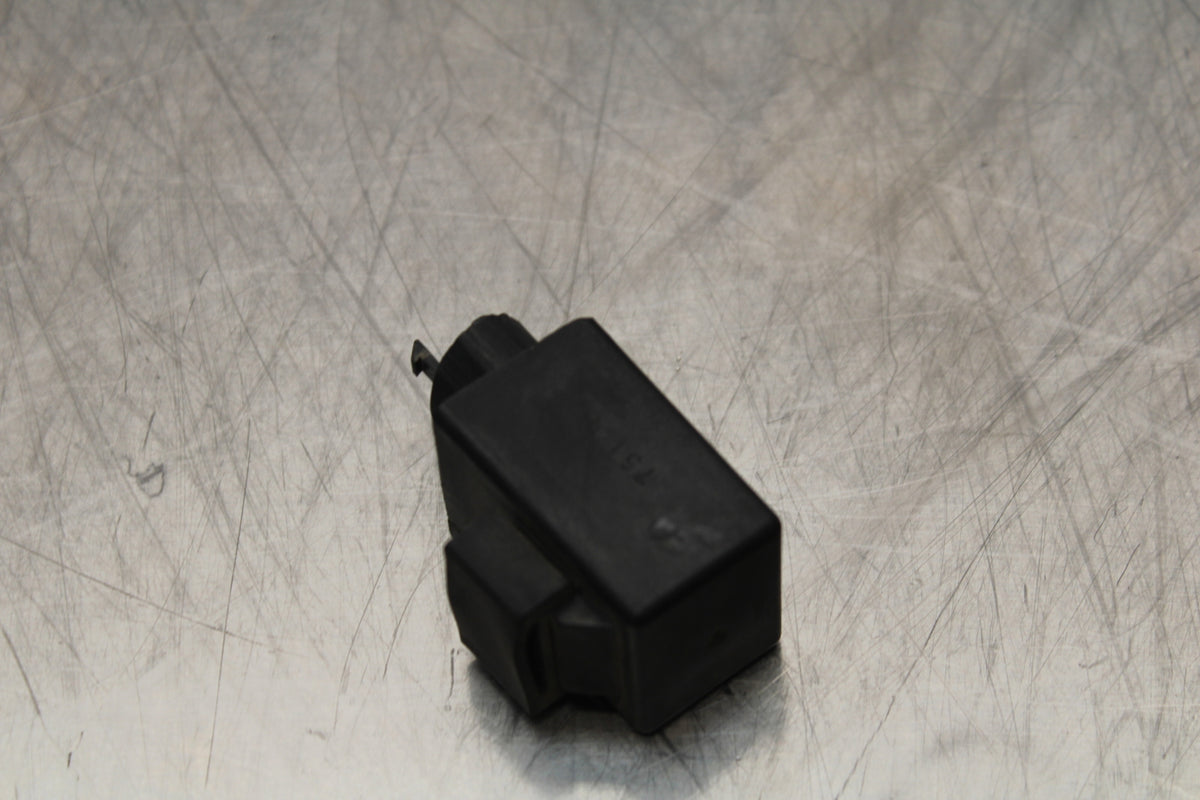 98-05 HONDA SUPER HAWK 1000 VTR1000F TURN SIGNAL BLINKER RELAY FLASHER BB152