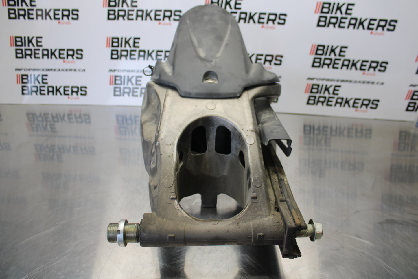11 SUZUKI GSXR1000 REAR SWINGARM BACK SUSPENSION SWING ARM BB142