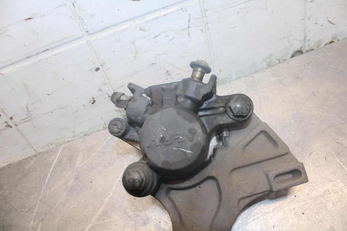 05 YAMAHA YZF R6S REAR BACK BRAKE CALIPER W MOUNT BRACKET BB462