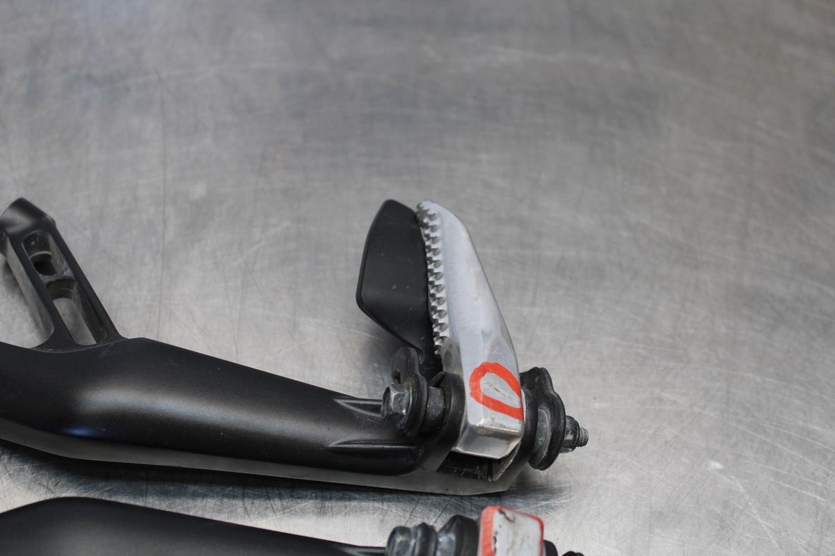 22-25 YAMAHA YZF R7 REAR BACK PASSENGER PEG SET PAIR BB182