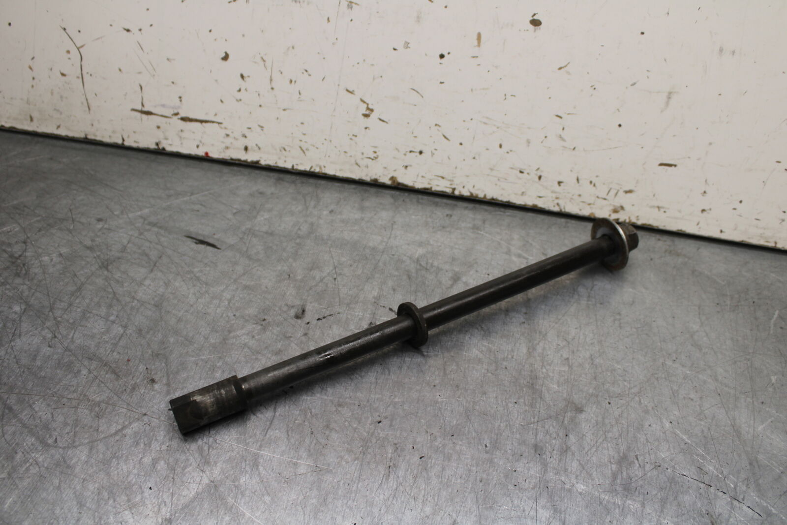 99-00 YAMAHA V STAR 1100 REAR AXLE BACK WHEEL RIM PIVOT BOLT AXEL BB711