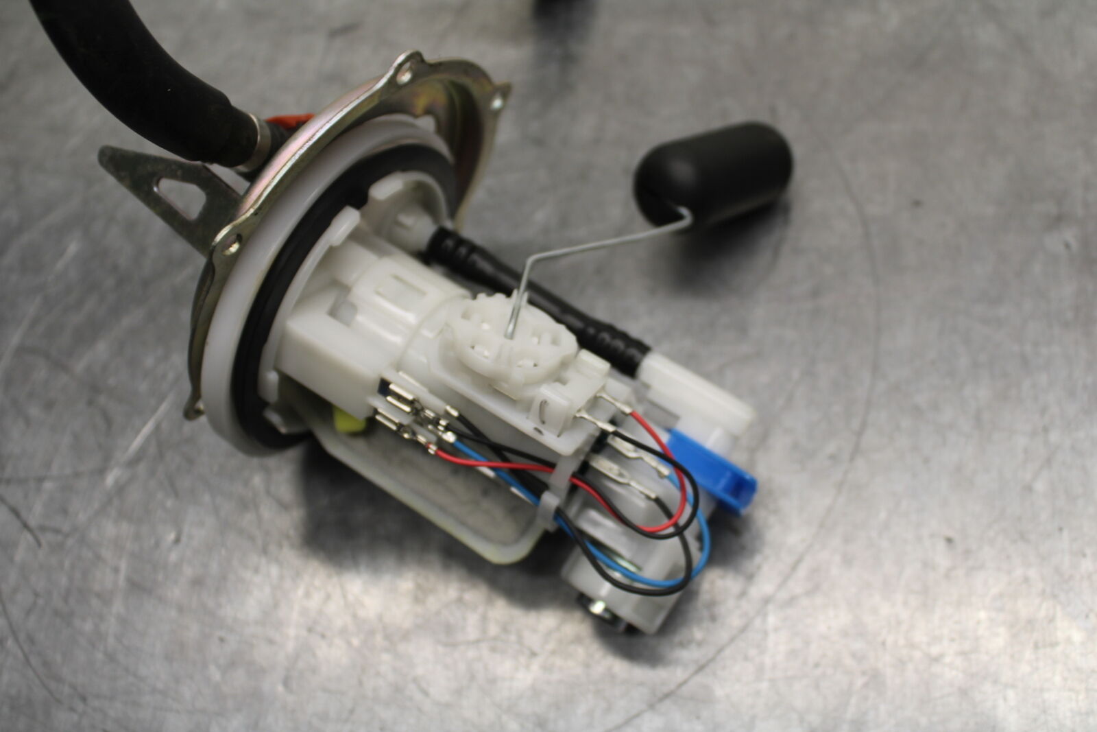 19-24 YAMAHA R3 FUEL PUMP GAS PETROL SENDER UNIT BB736